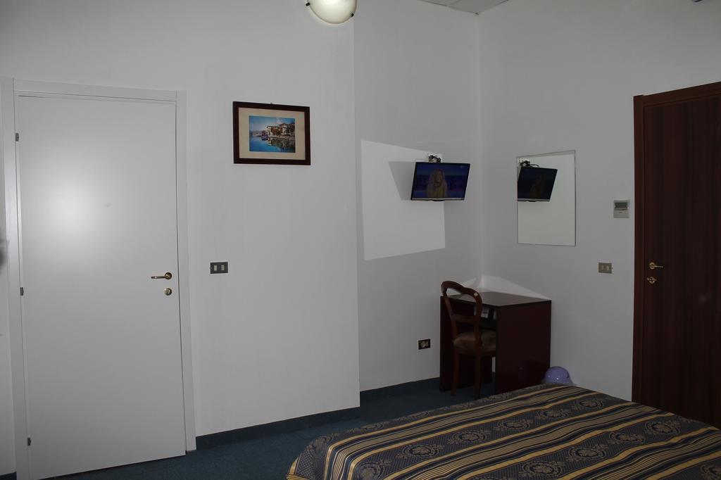 Hotel Luisa Milán Habitación foto